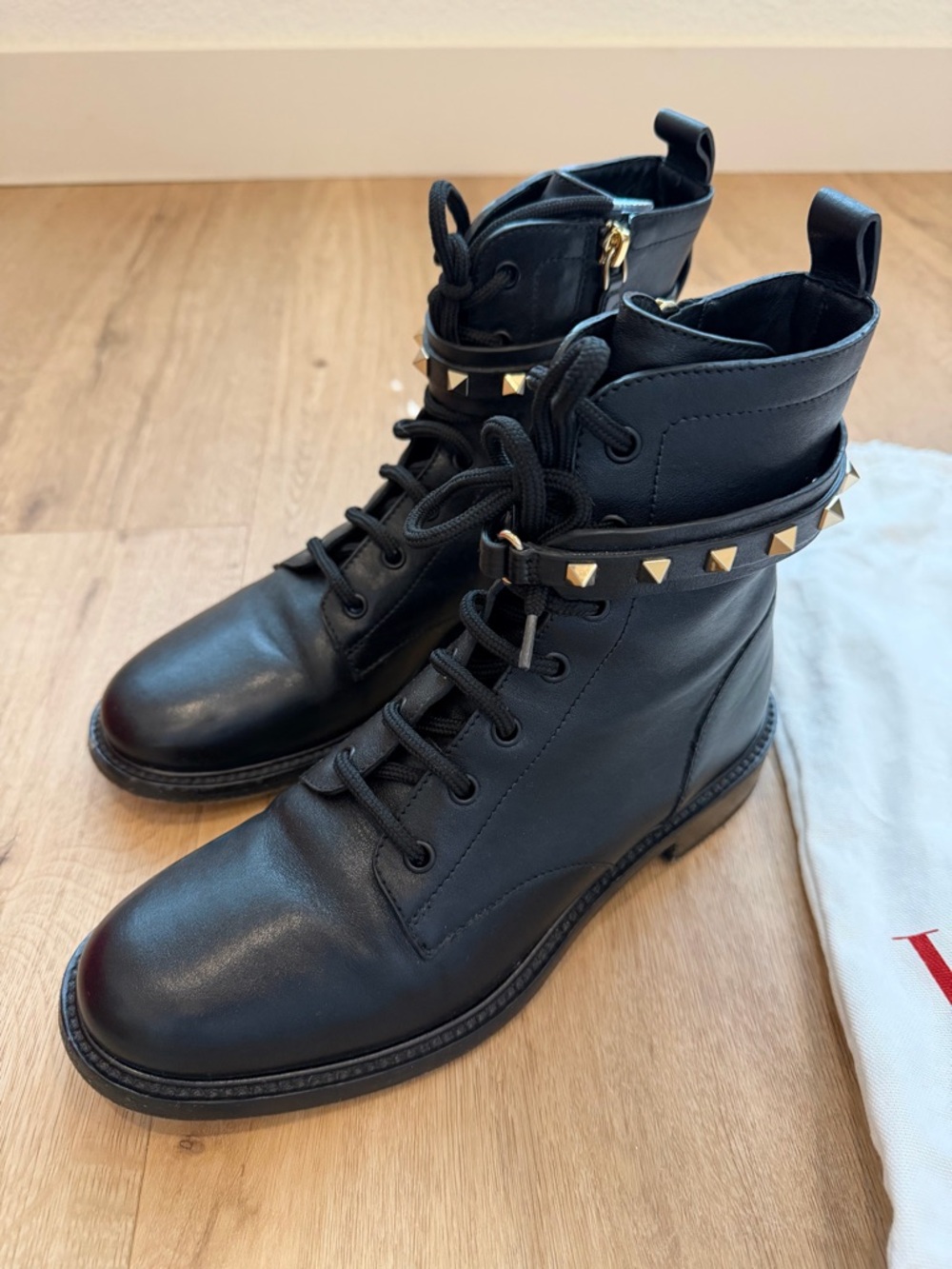 ✨ Valentino Garavani Rockstud Combat Boots ✨